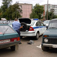 В Кирове на служебной стоянке неизвестные проткнули 14 колёс у автомобилей ГИБДД